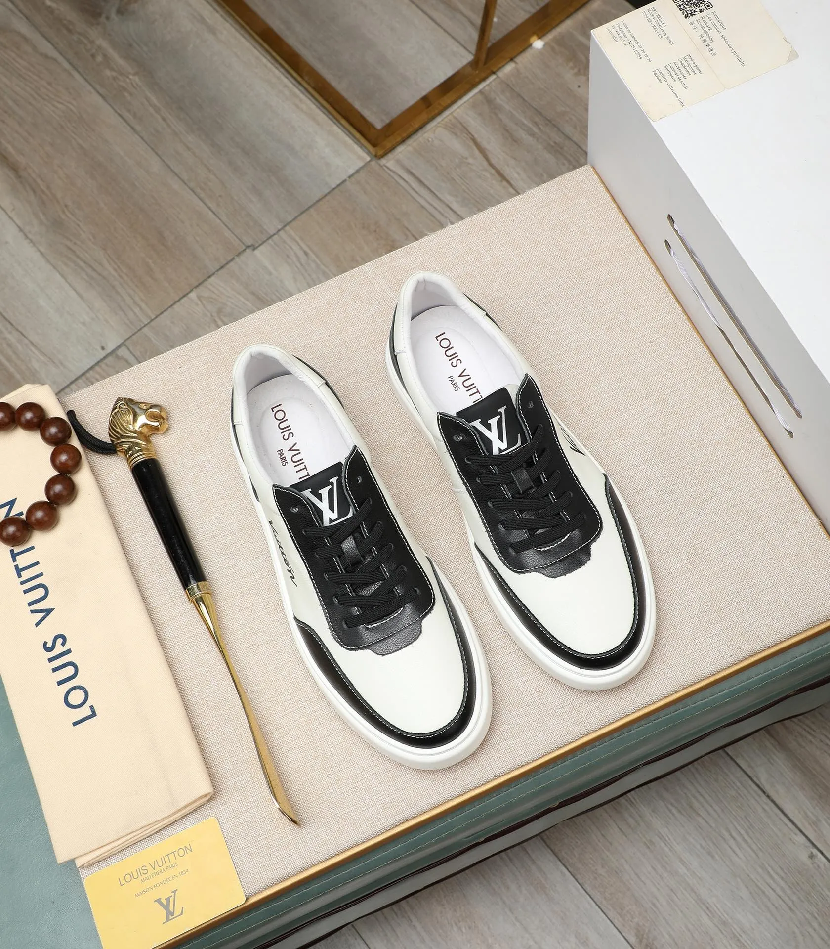 Men's shoes 💰440📛📛【LOUIS VUITTON】Louis Vuitton 2024 official website synchronized new products 👟Milan fashion catwalk style 🇰🇾🇰🇾LV family logo, celebrity style, a must-have for fashionistas ⚠️First-layer calfskin ➕Genuine leather lining ➕Official website original version special outsole 👞Number 38-44
